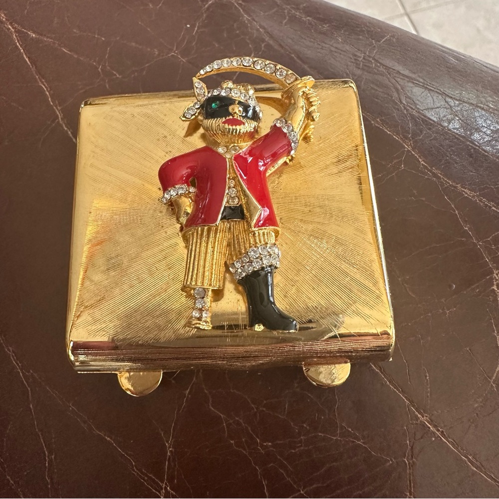 Unique and elegant pillbox made in Italy